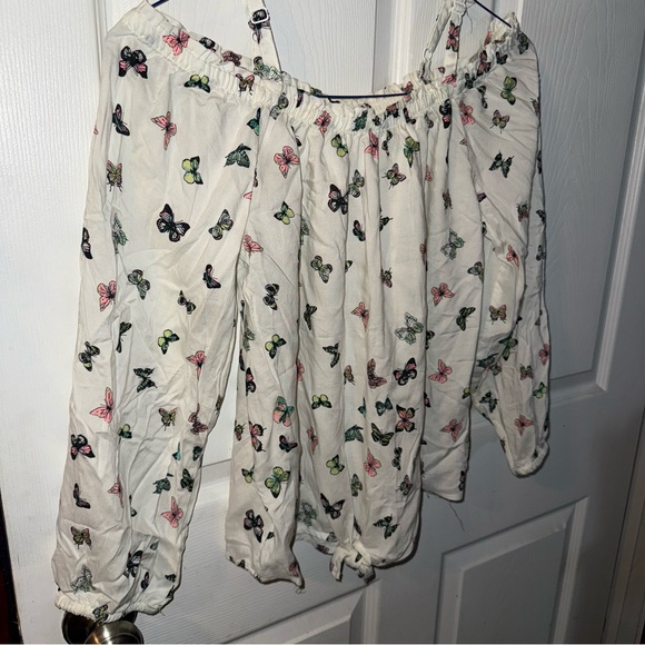 SO Cream Ruffled Long Sleeve Blouse - Picture 2 of 4